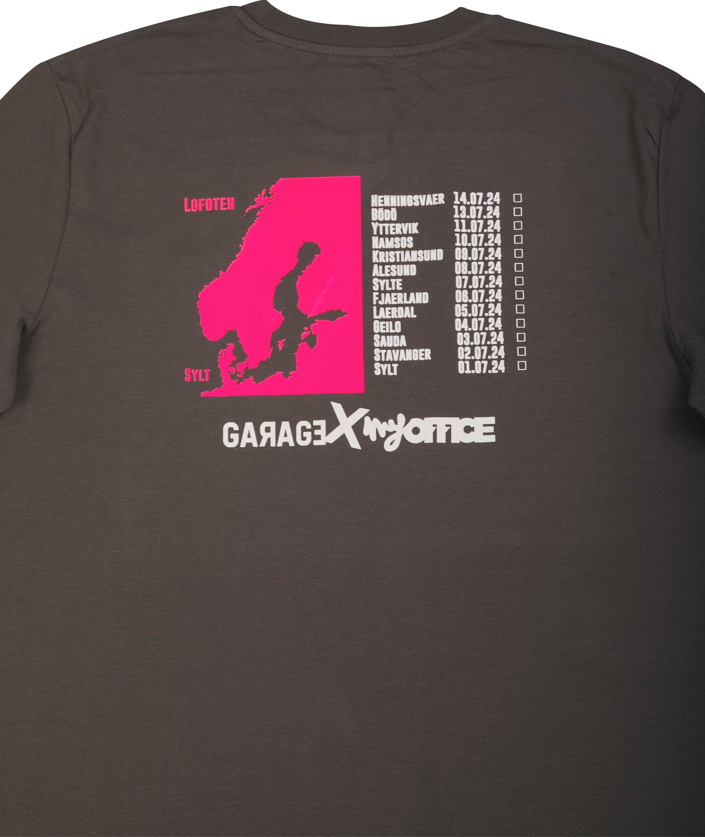 Camiseta de manga corta GARAGEX x MY OFFICE. Color gris oscuro.